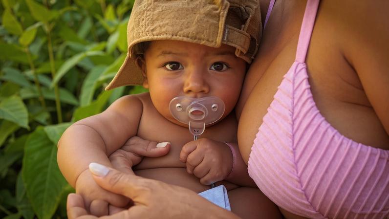 Carol Peixinho mostra linda foto do filho e Thiaguinho se declara