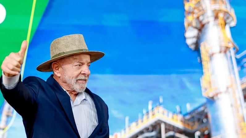 Luiz Inácio Lula da Silva visitando a Refinaria de Paulínia