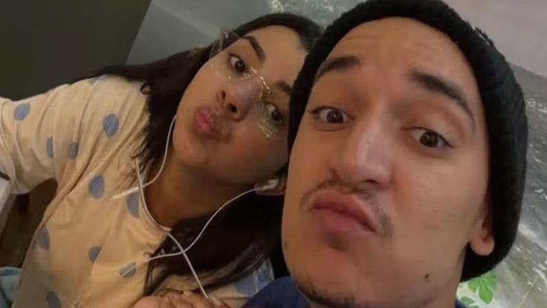 Esposa de João Gomes faz primeira viagem internacional sem os filhos e desabafa