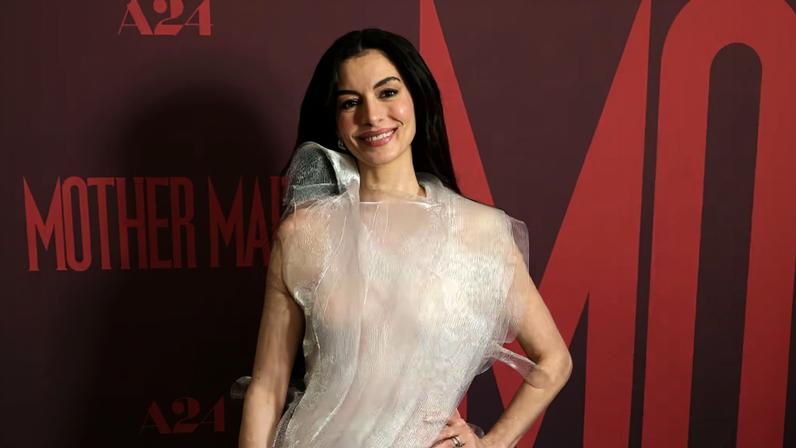 Anne Hathaway fala pela primeira vez sobre rumores de procedimentos estéticos