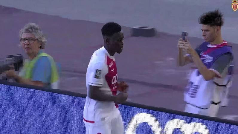 O atacante norte-americano Folarin Balogun marcou 13 gols pelo AS Monaco na temporada 2025-26 da Ligue 1, incluindo uma sequência balançando as redes em oito partidas entre fevereiro e abril de 2026.