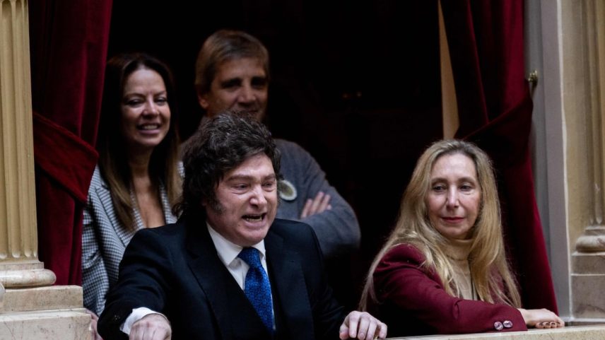 O presidente da Argentina, Javier Milei, participa de uma sessão no Congresso argentino, em Buenos Aires