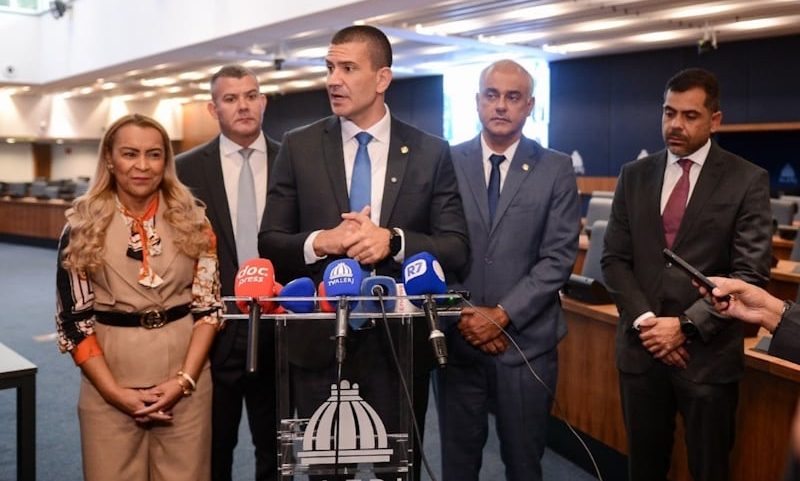 Cinco deputados formam a comissão especial