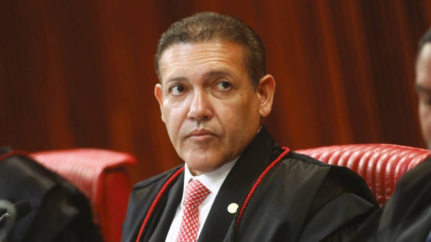 O ministro do Supremo Nunes Marques, que assume a chefia do TSE nesta terça (Alejandro Zambrana/Secom/TSE)