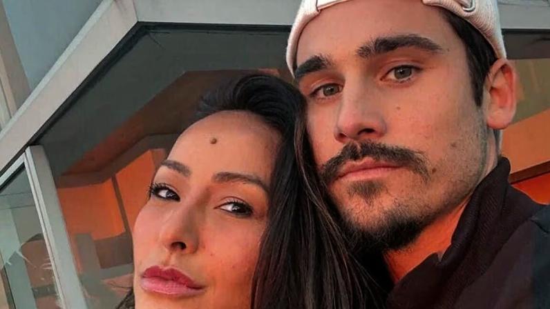 Nicolas Prattes fala sobre despedida do bebê com Sabrina Sato