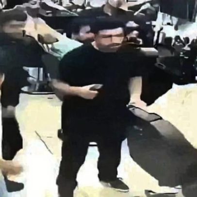 Boi invade barbearia na Turquia para escapar de abate, vídeo mostra