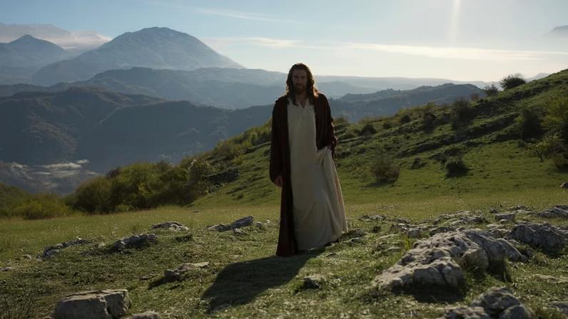 História será apresentada em duas partes; ator finlandês substitui Jim Caviezel no papel principal