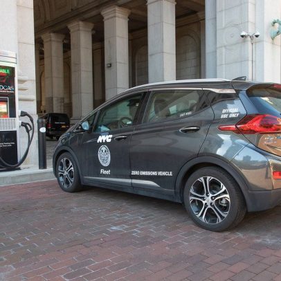 Nova York e Los Angeles se unem para defender veículos elétricos