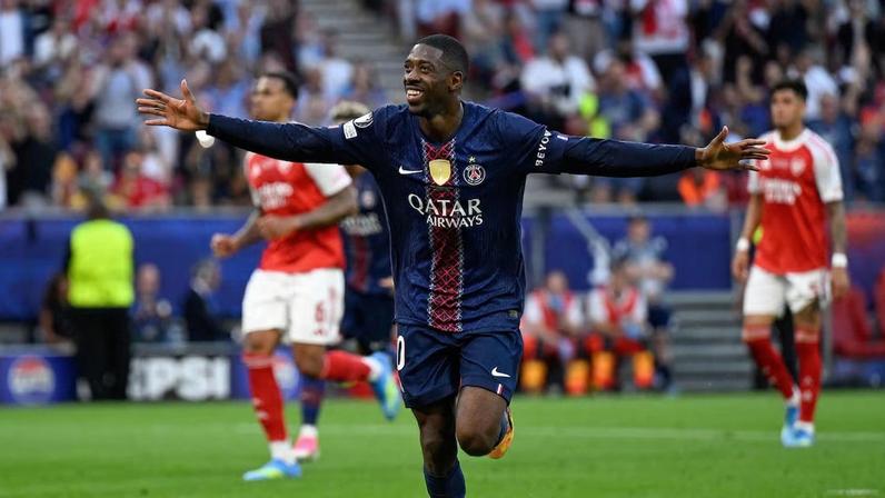 Dembélé converteu pênalti e empatou o jogo diante do Arsenal neste sábado