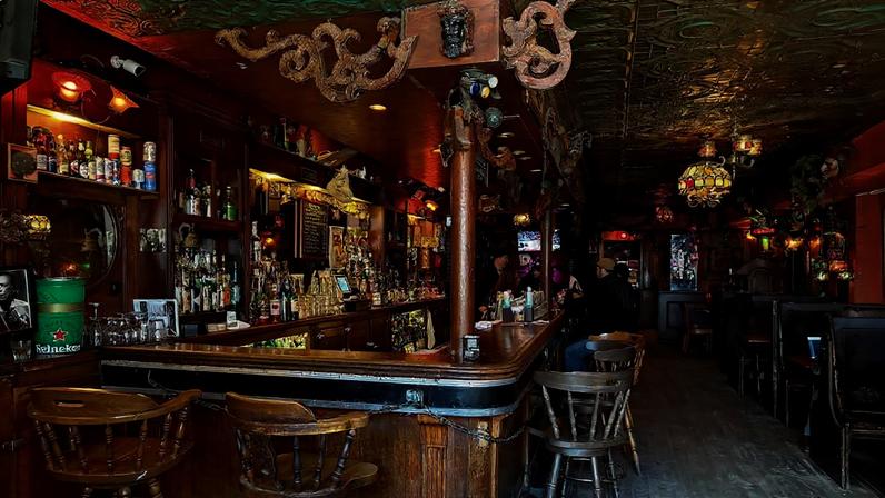 Os melhores bares dive de Nova York, segundo bartenders locais
