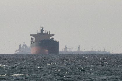Navios de carga no Golfo, perto do Estreito de Ormuz 11 de março de 2026 REUTERS/Stringer
