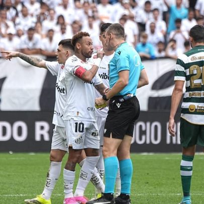 Árbitro não corrigiu erro na substituição e Neymar permaneceu em campo