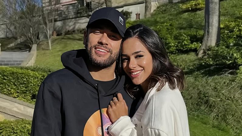 Neymar e Bruna Biancardi estão juntos desde 2021 e tem duas filhas, Mavie e Mel