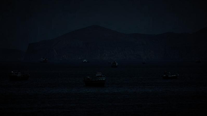 Navios e embarcações no Estreito de Ormuz: expectativa de reabertura (Foto: Reuters)