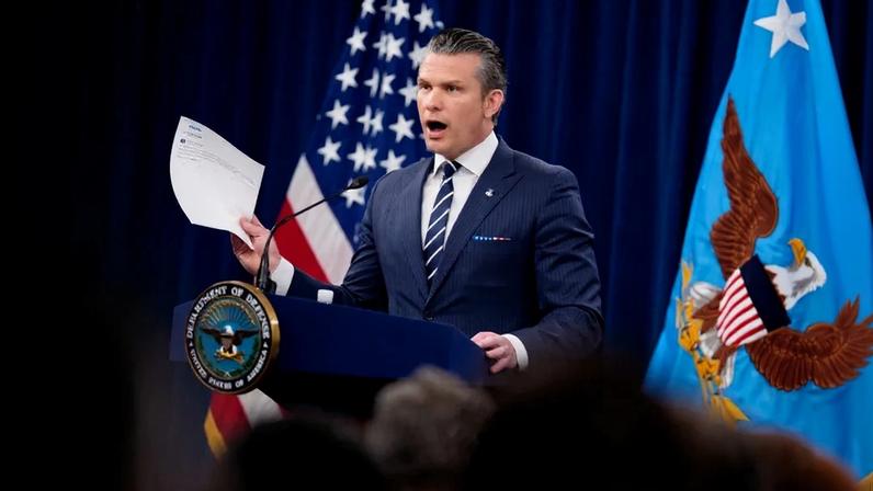 Imagem colorida do chefe do Pentágono, Pete Hegseth - Metrópoles