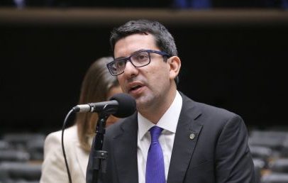 Deputado é alvo de operação da PF por contratos quando era secretário do RJ