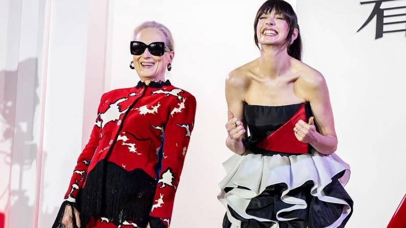 Meryl Streep e Anne Hathaway em première de "O Diabo Veste Prada 2": franja roubou a cena