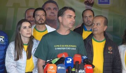 Flávio diz que decisão de Moraes sobre dosimetria parece jogo combinado