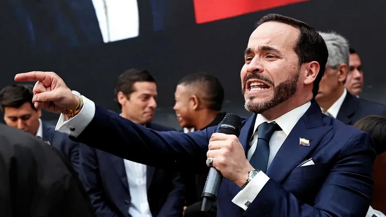 Cansados da crise e do radicalismo de Petro, colombianos impulsionam Abelardo de la Espriella, o “The Tiger”, rumo à eleição de 31 de maio e aproximam o país do eixo conservador latino. (Foto: Mauricio Dueñas Castañeda/EFE)