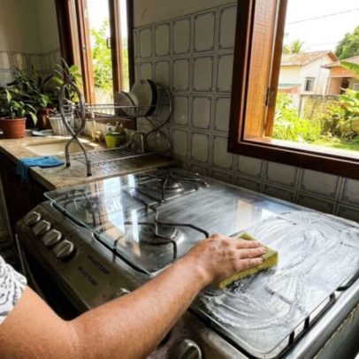 Mistura bicarbonato, vinagre e limão: para que serve e quando usar no fogão