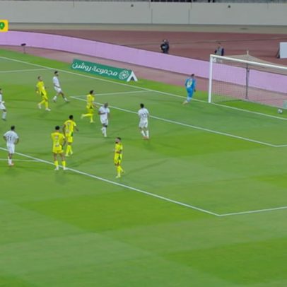 Al Okhdood vence Al Khaleej por 1 a 0 com gol de Christian Bassogog