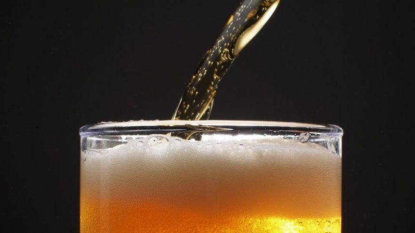 Mercado aposta em cervejas sem álcool ou premium