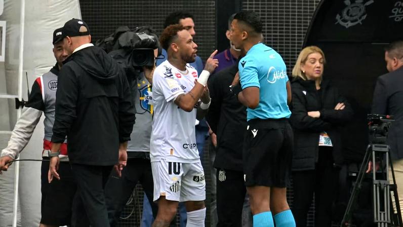Neymar comenta erro em substituição: 'Estou em uma polêmica e não fiz nada'