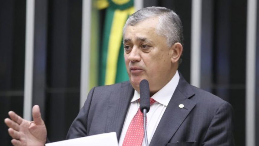José Guimarães esteve com presidente do Senado nesta quarta-feira para tentar melhorar o clima entre Lula e o senador após derrotas sofridas pelo governo no Congresso