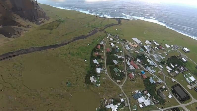 Vídeo mostra momento em que um dos paraquedistas aterrissa em Tristan da Cunha
