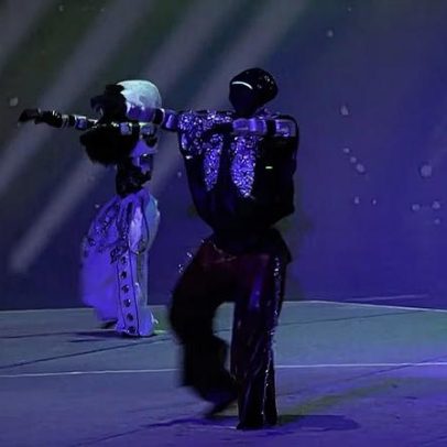Robôs humanoides dançam k-pop e disputam boxe em parque temático na Coreia do Sul