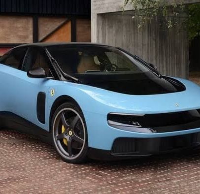 Ferrari Luce divide mercado, derruba ações ações acende debate sobre mudanças na marca