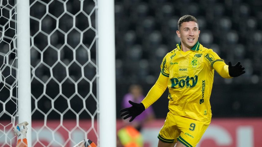 Nathan Fogaça marcou no seu primeiro toque na bola na partida.