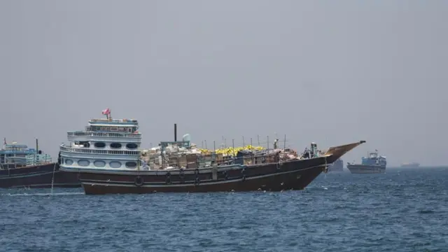 Estreito de Ormuz volta ao centro da guerra após ataques dos EUA contra portos iranianos