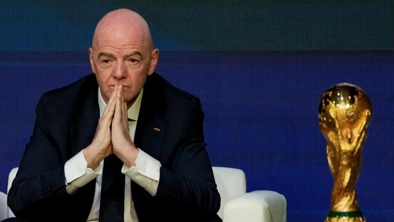 Gianni Infantino preside a entidade máxima do futebol, a Fifa.