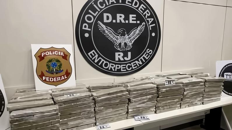 Droga estava dividida em tabletes e seria distribuída em comunidades do Rio