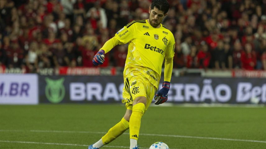 Rossi sofreu 'frango' logo nos primeiros minutos de jogo, mas Rubro-Negro carioca buscou empate na reta final