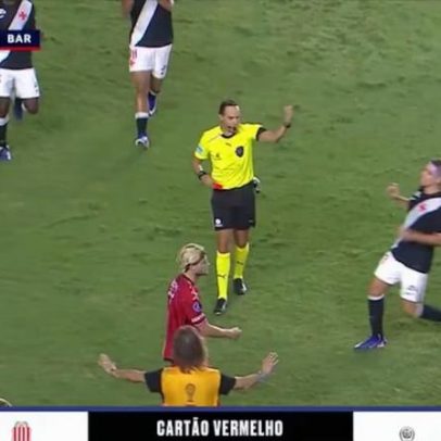 Expulsão de jogador do Barracas Central contra o Vasco ocorre ainda no 1º tempo
