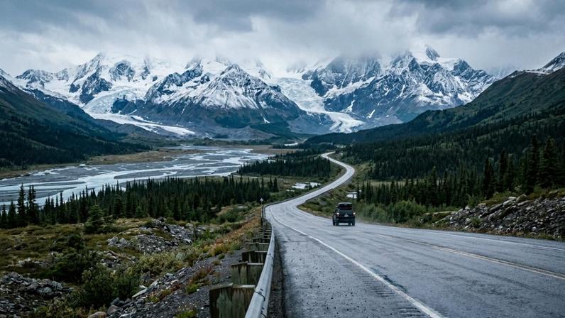 Estrada de 244 km liga interior do Alasca à costa canadense, via vales glaciais