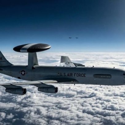 AWACS da Boeing com radar de 9 m monitora 300 mil km² em tempo real