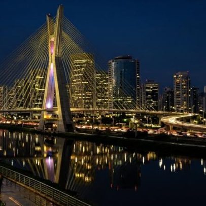 Estrutura estaiada em X atinge 138 metros e liga margens do Rio Pinheiros