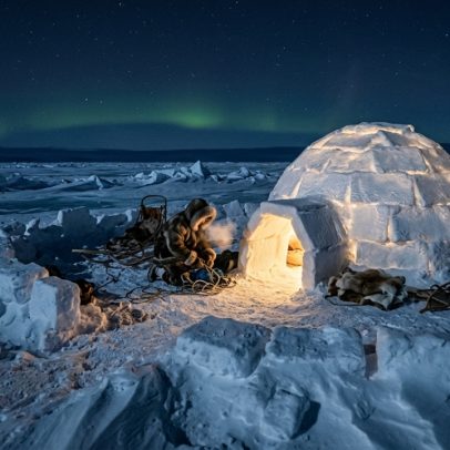 Abrigos inuit de gelo em espirais mantêm casa 40 graus mais quente sem energia