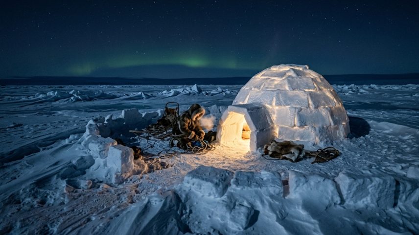 (Imagem ilustrativa)Geometria em catenária e isolamento térmico natural que criam um microclima quente dentro do iglu