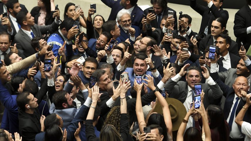 Oposição comemorou derrubada de veto de Lula à dosimetria durante sessão do Congresso.