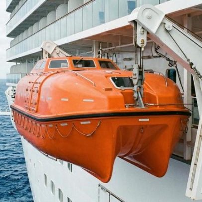 Bote salva-vidas de 44 toneladas para cruzeiros de 8 mil passageiros com 72h de autonomia