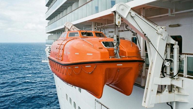 Bote salva-vidas de 44 toneladas para cruzeiros de 8 mil passageiros com 72h de autonomia