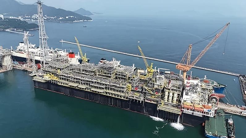 Navio-plataforma P-79 no estaleiro Hanwha Ocean, na Coreia do Sul