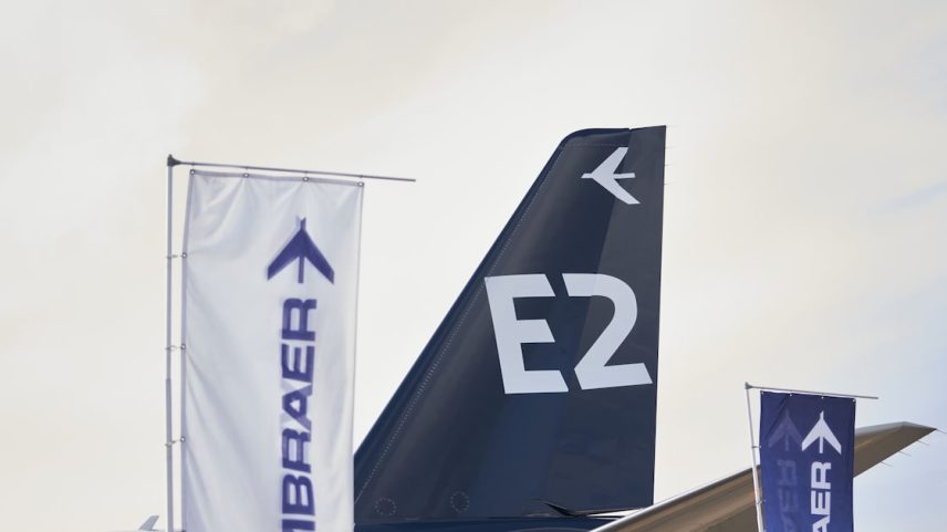 Embraer E190-E2: fabricante brasileira mantém sua projeção de entregas de 85 jatos comerciais e entre 160 e 170 aeronaves executivas em 2026.