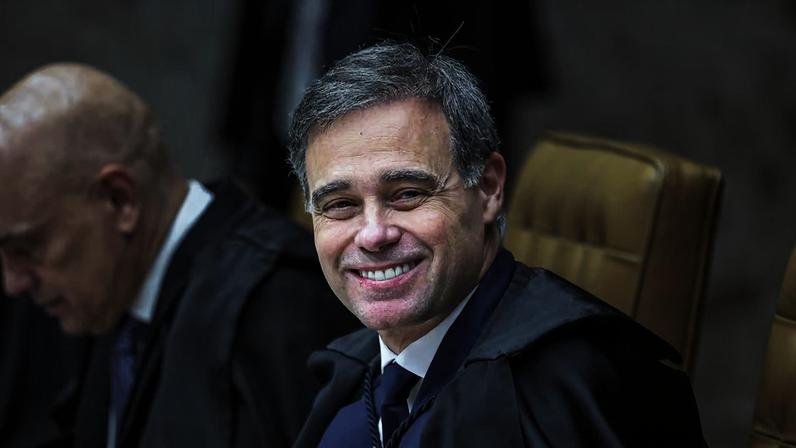 André Mendonça vai julgar ações sobre propaganda no TSE