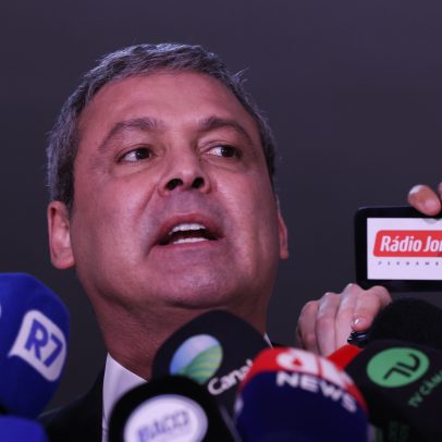 Lindbergh aciona STF para incluir Flávio e Bolsonaro em investigação de Eduardo no exterior