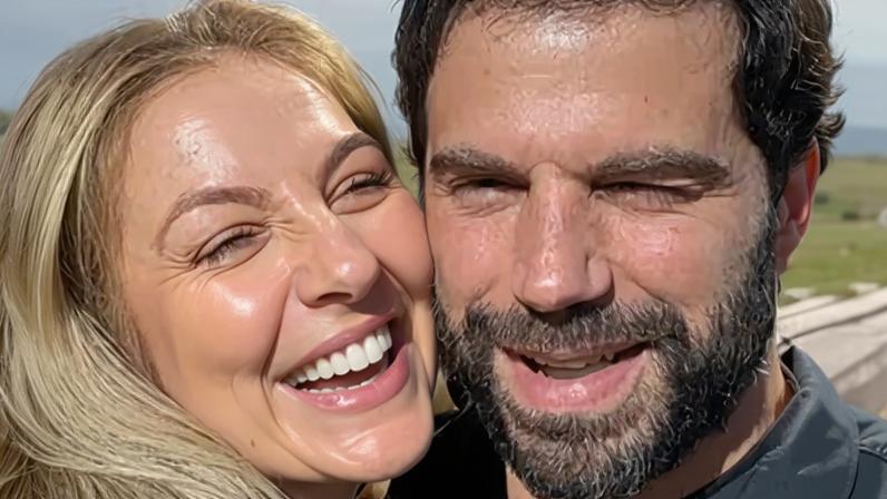 Filha de Sabrina Sato participa de casamento com madrasta e pai